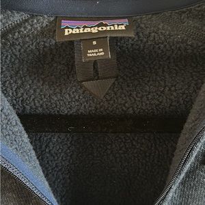 Patagonia sweeter size small- navy blue barley warn